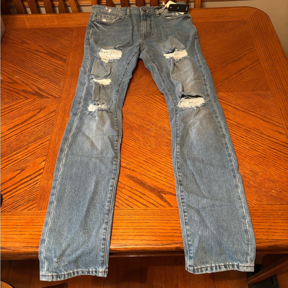 Forever 21 Men’s Jeans Slim Distressed Jeans Size 31 NWT Brand New